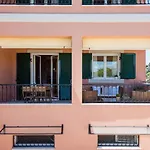 Lia\'S Home One