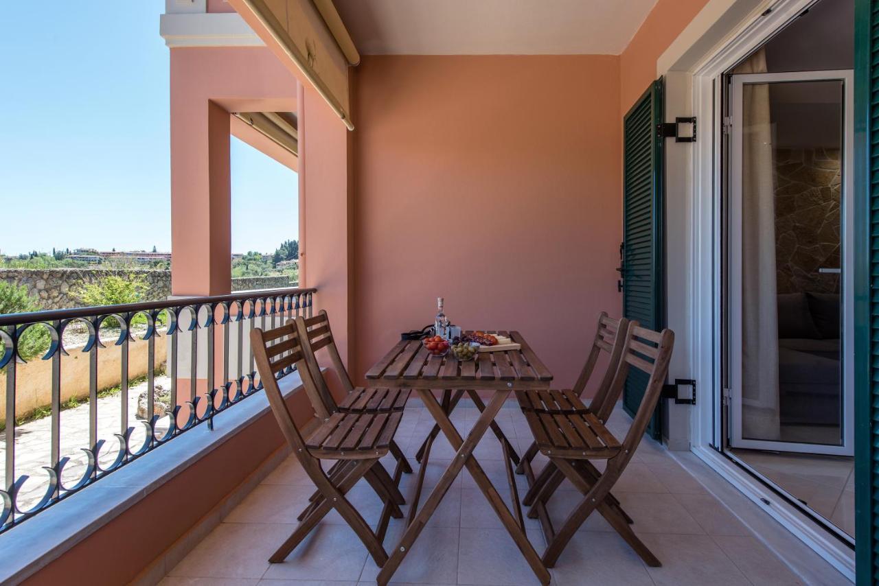 Lia's One Apartament Mantouki